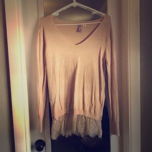 Cute long sleeve with lace at the bottom!